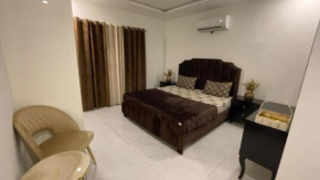 1 Bed Luxury Apartment with pool gym and cinema